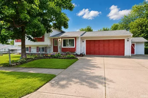 3801 W Woodmere Ct, Bloomington, IN 47403