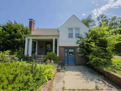 211 N Cherry St, Mount Carmel, IL 62863