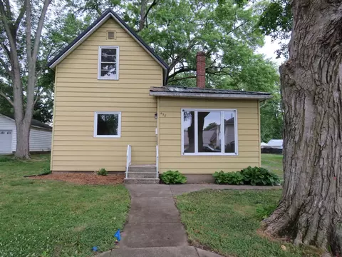 458 N Clark St, Nappanee, IN 46550