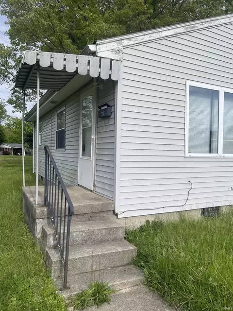 1716 Dewey St, Anderson, IN 46016