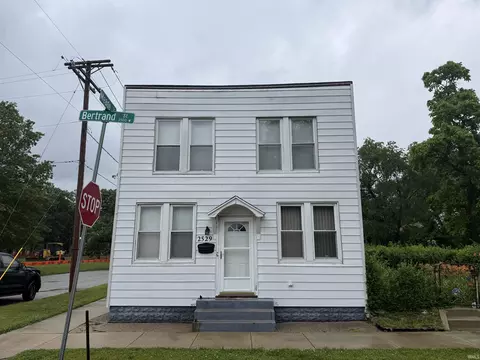 2529 Bertrand St, South Bend, IN 46628