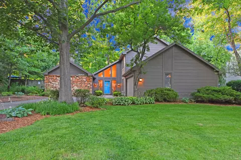 10018 Woodstream Dr, Fort Wayne, IN 46804