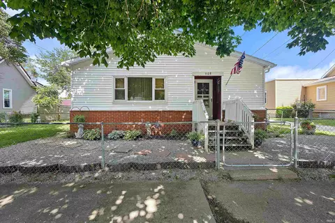 608 S Center St, Flora, IN 46929