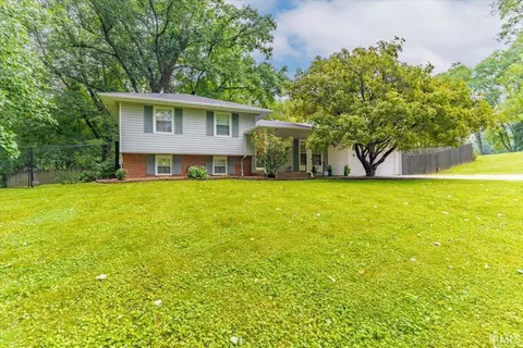 7055 Sharon Rd, Newburgh, IN 47630