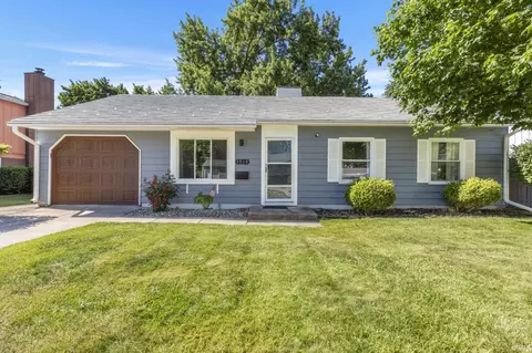 1510 Glenlake Dr, South Bend, IN 46614