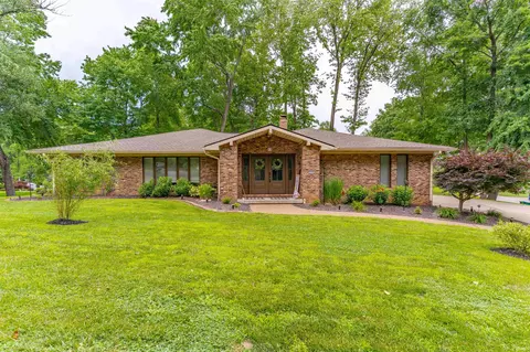 8216 Berry Dr, Evansville, IN 47710
