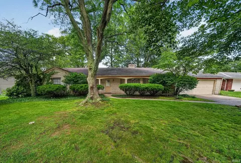 1915 Churchill Dr, South Bend, IN 46617