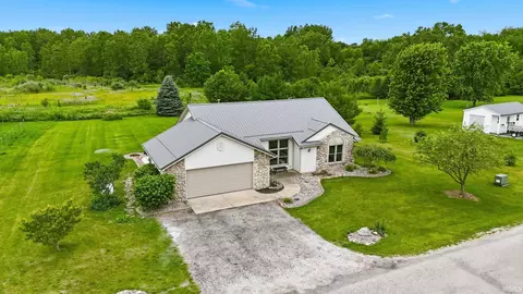 8377 N Hall Lake Rd, Kendallville, IN 46755