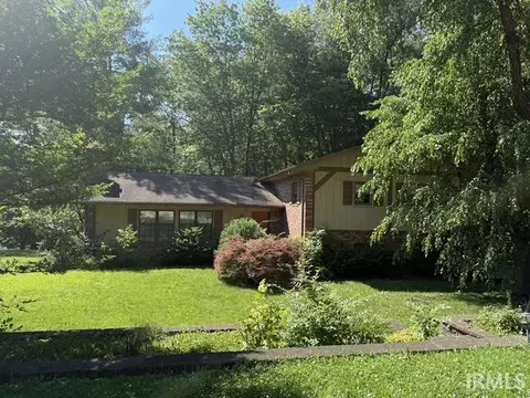8217 Berry Dr, Evansville, IN 47710