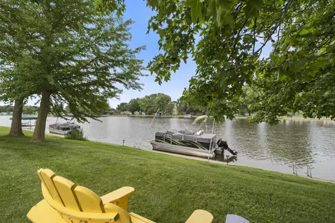 2127 Bluewater Dr, Warsaw, IN 46580