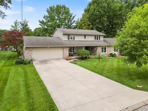2127 Bluewater Drs, Warsaw, IN 46580