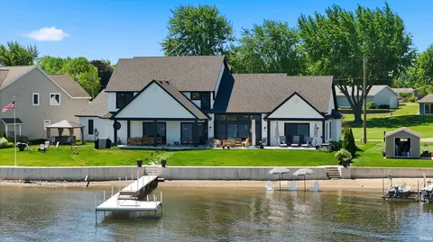 680 Ln 275 Turkey Lk, Hudson, IN 46747