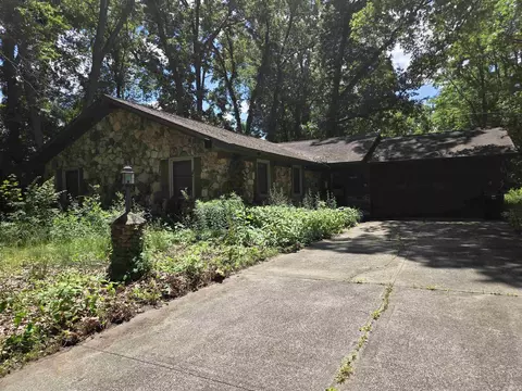 18304 Cypress Cir, South Bend, IN 46637