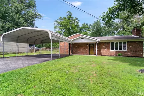 77 Morrow Ln, Boonville, IN 47601