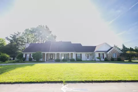 3900 N Vienna Woods Dr, Muncie, IN 47304