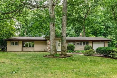 2806 Martin Manor Dr, Goshen, IN 46526