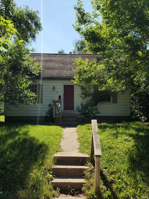 1613 N Huey St, South Bend, IN 46628