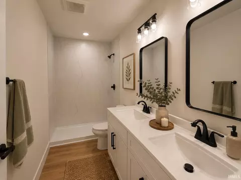 Bath - 515 College Ave, Mitchell, IN 47446 photo 1 of 2