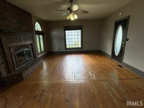 Living - 321 W Jay St, Dunkirk, IN 47336 photo 2 of 4