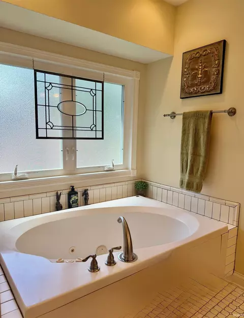 Bath - 2500 E Cedarwood Dr, Bloomington, IN 47401 photo 3 of 7