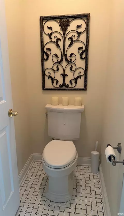 Bath - 2500 E Cedarwood Dr, Bloomington, IN 47401 photo 6 of 7