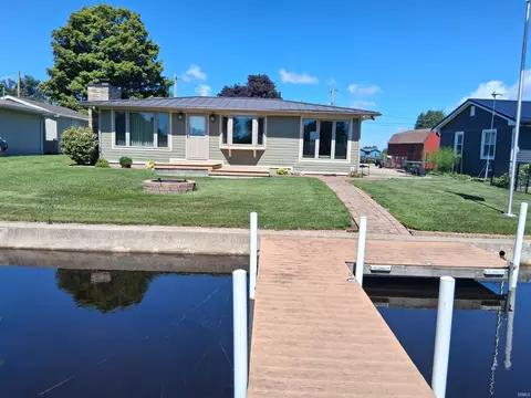 10558 S Bouse Dr, Silver Lake, IN 46982