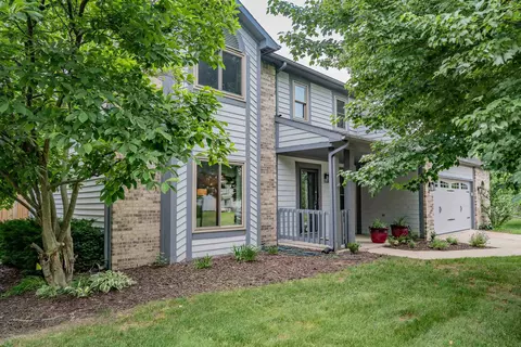 9015 Spring View Dr, Fort Wayne, IN 46804