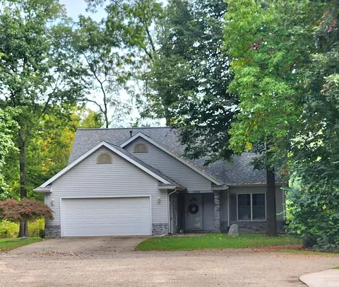 6999 E Tee Trl, Syracuse, IN 46567