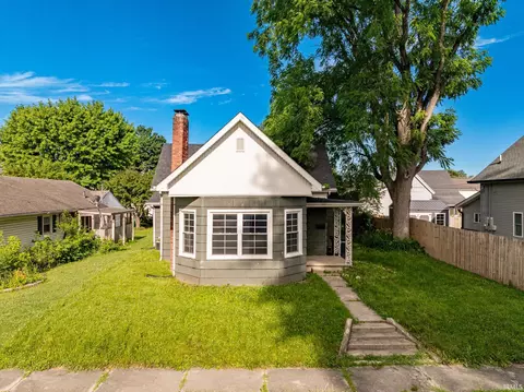 806 S 17th St, Elwood, IN 46036