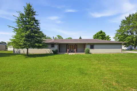 8 Meridian Dr, Hartford City, IN 47348