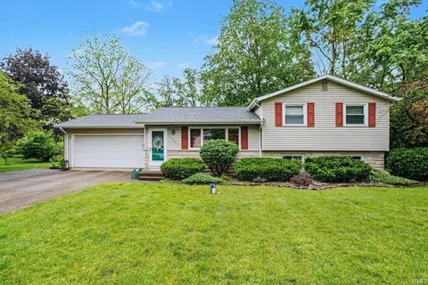 52685 Bamford Dr, South Bend, IN 46637
