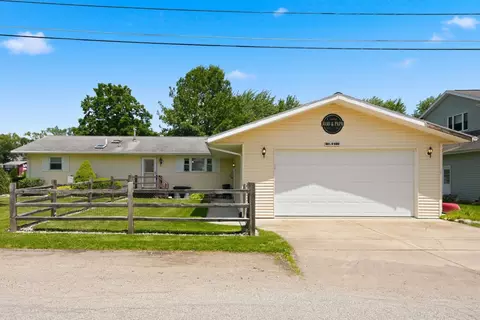 80 Lane 880 Snow Lk, Fremont, IN 46737