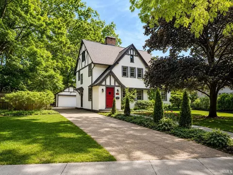 1842 Wilber St, South Bend, IN 46628