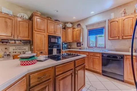 Kitchen - 38 Studio Dr, Wabash, IN 46992 photo 1 of 7