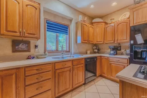Kitchen - 38 Studio Dr, Wabash, IN 46992 photo 4 of 7