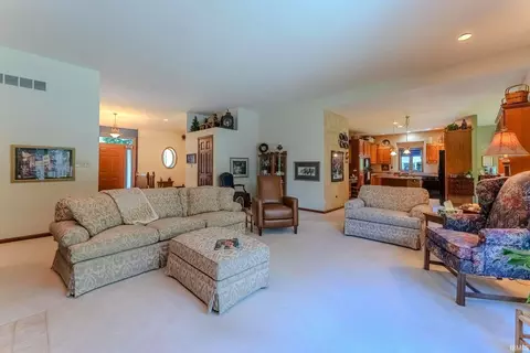 Living - 38 Studio Dr, Wabash, IN 46992 photo 4 of 4