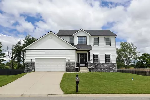 10203 Roszalka Ct, Granger, IN 46530