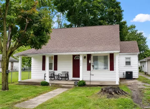 2504 E 13th St, Muncie, IN 47302