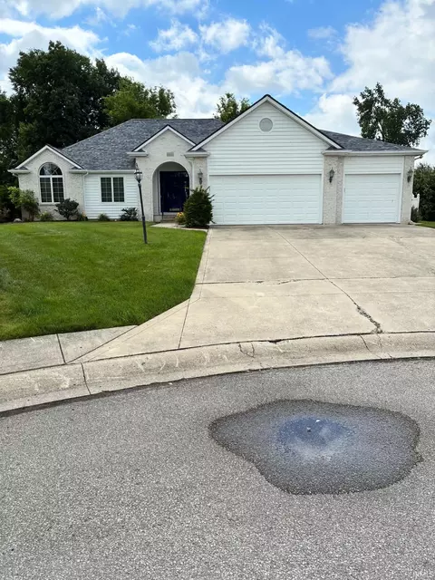 1031 Deer Cliff Ct, Fort Wayne, IN 46804
