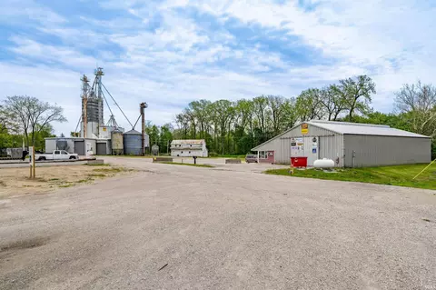 10199 S Wayne Rd, Warren, IN 46792