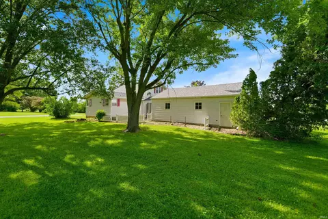 Exterior - 8901 E Jackson St, Selma, IN 47383 photo 8 of 11
