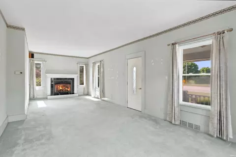 Living - 8901 E Jackson St, Selma, IN 47383 photo 1 of 4