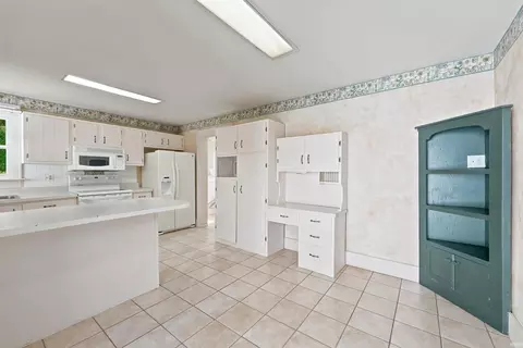 Kitchen - 8901 E Jackson St, Selma, IN 47383 photo 6 of 6