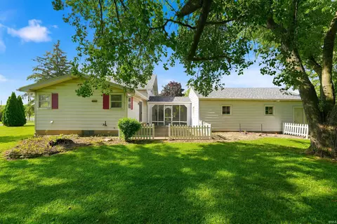 Exterior - 8901 E Jackson St, Selma, IN 47383 photo 4 of 11