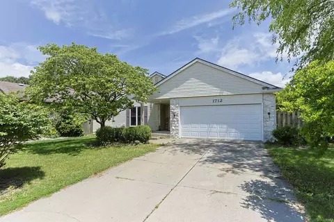 1712 Woodland Dr, Elkhart, IN 46514