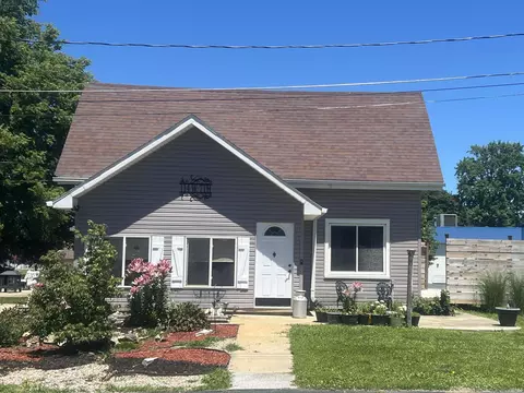 114 W 7th St, Burlington, IN 46915