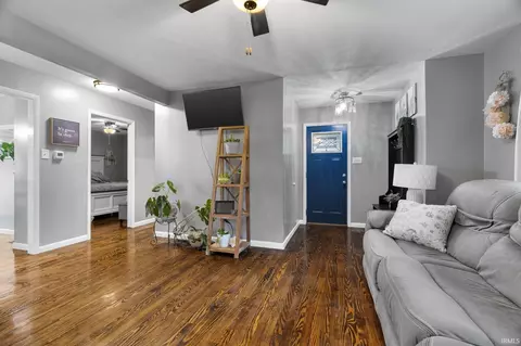Entry Way - 514 7th St, Covington, IN 47932 photo 2 of 2