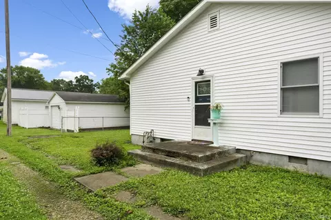 Exterior - 514 7th St, Covington, IN 47932 photo 4 of 5