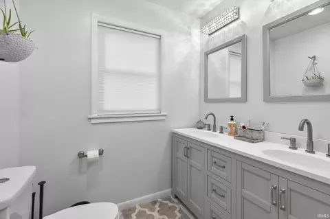 Bath - 514 7th St, Covington, IN 47932 photo 2 of 2