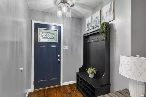 Entry Way - 514 7th St, Covington, IN 47932 photo 1 of 2